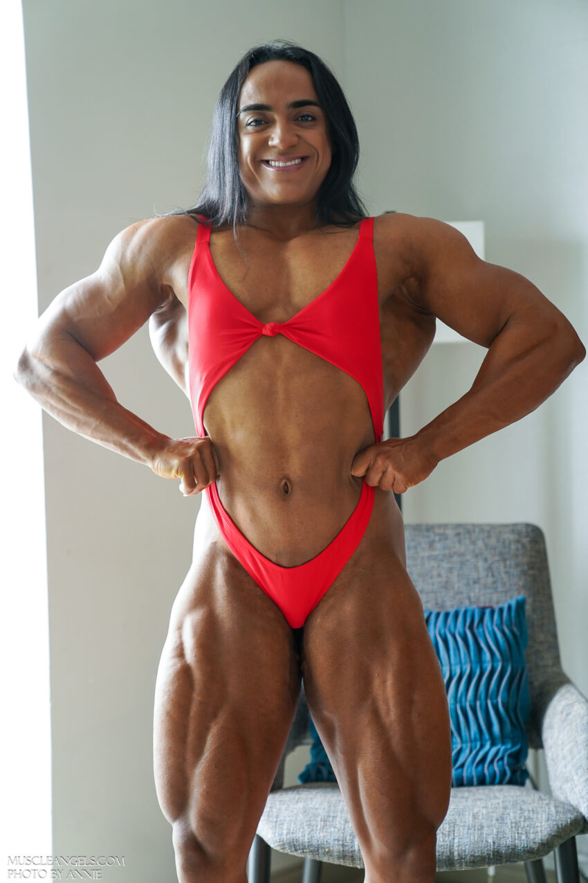 Amanda Santos female bodybuilder posing for photoshoot